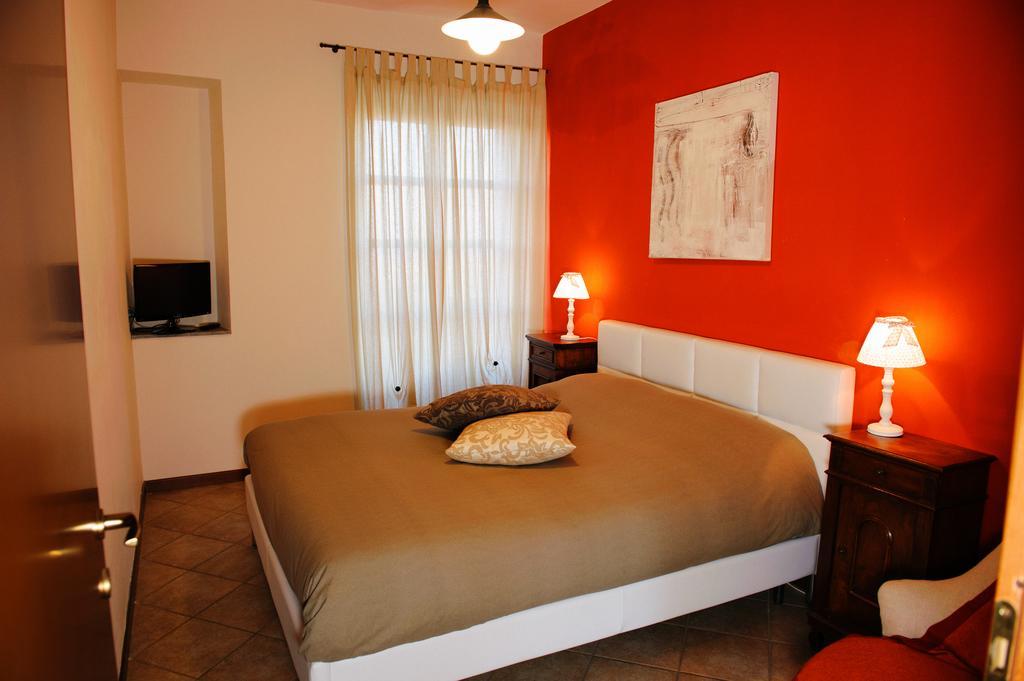 Agriturismo Paitin Άλμπα Δωμάτιο φωτογραφία