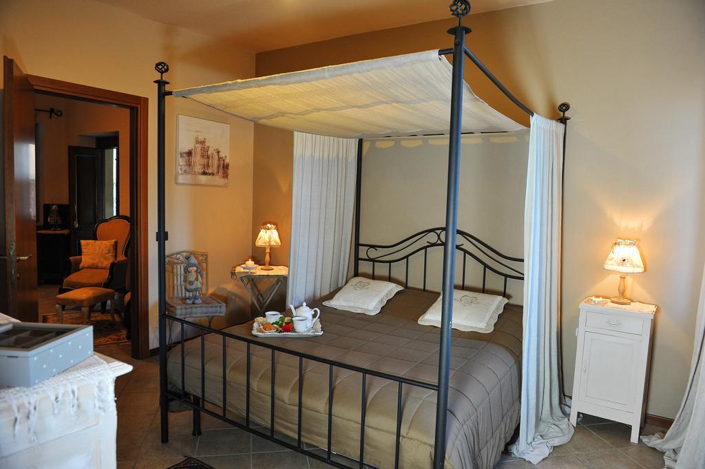 Agriturismo Paitin Άλμπα Δωμάτιο φωτογραφία