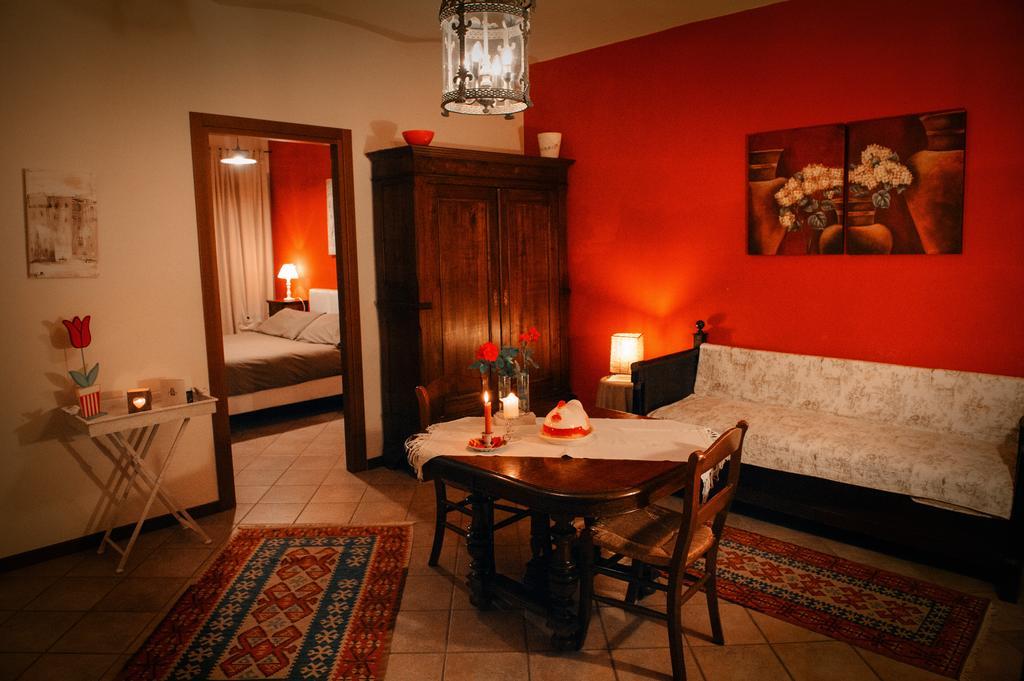 Agriturismo Paitin Άλμπα Δωμάτιο φωτογραφία